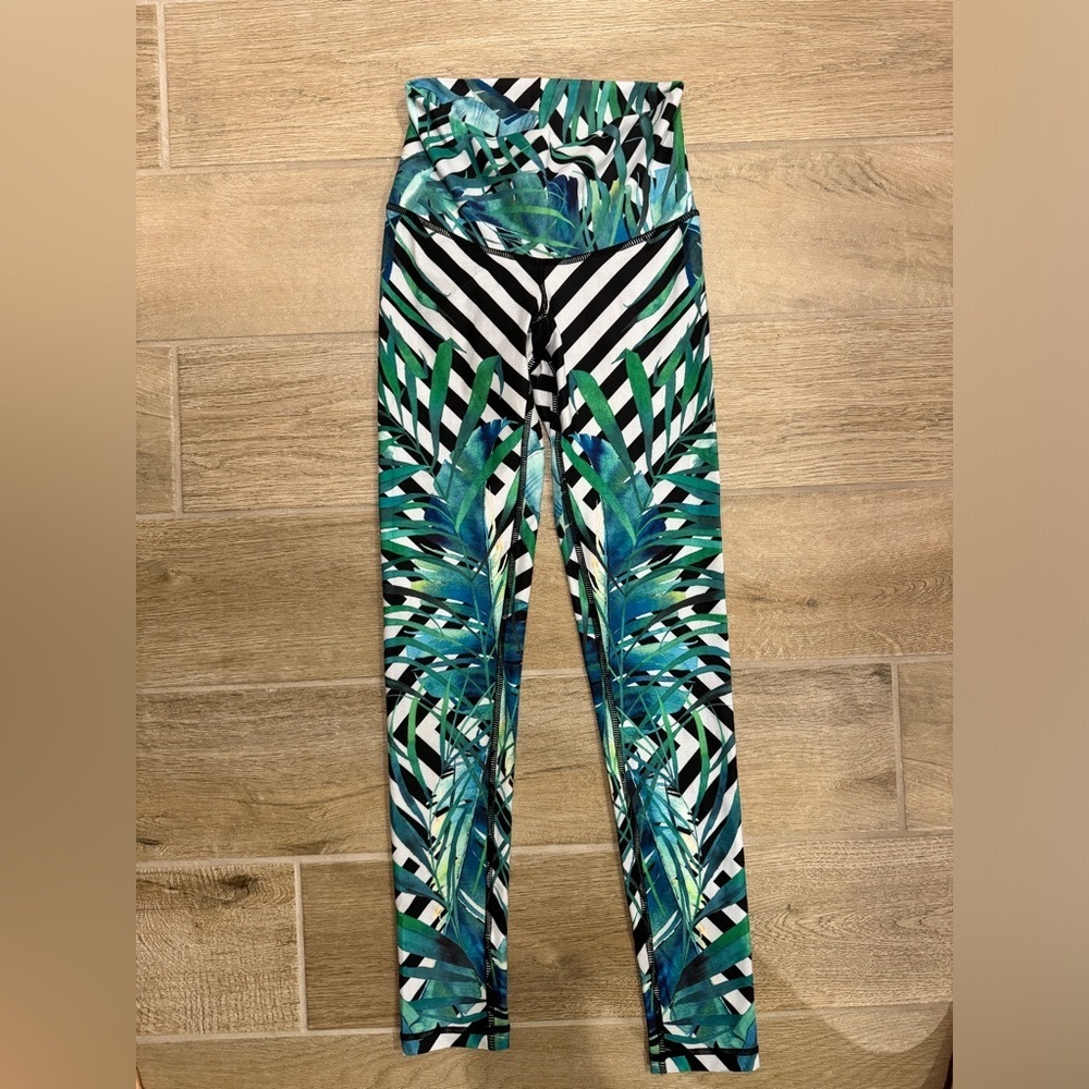 Niyama Sol barefoot legging Icon size XS NWOT